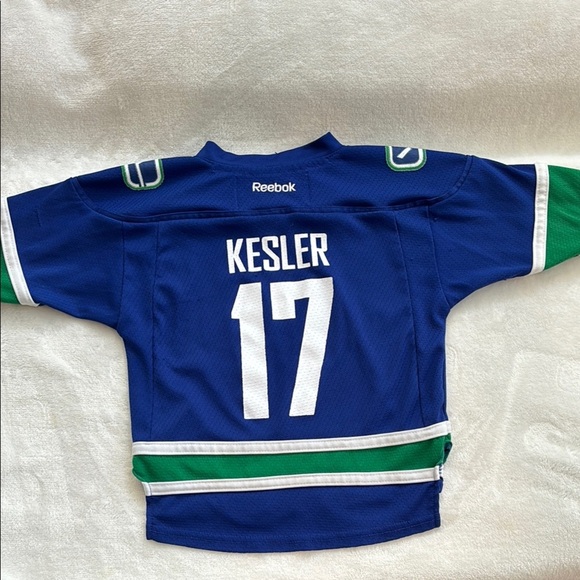 Kids size 2-4 Reebok Official Vancouver Canucks Blue Green Jersey - Picture 2 of 7